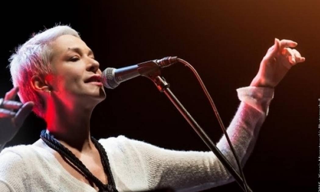 Η Μελίνα Κανά τραγουδά για τον Φάρο στο Βασιλικό Θέατρο