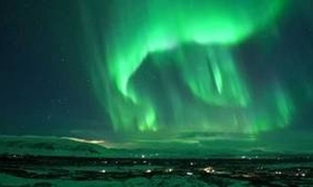 Εντυπωσιακό timelapse: Το Βόρειο Σέλας πάνω από το ηφαίστειο