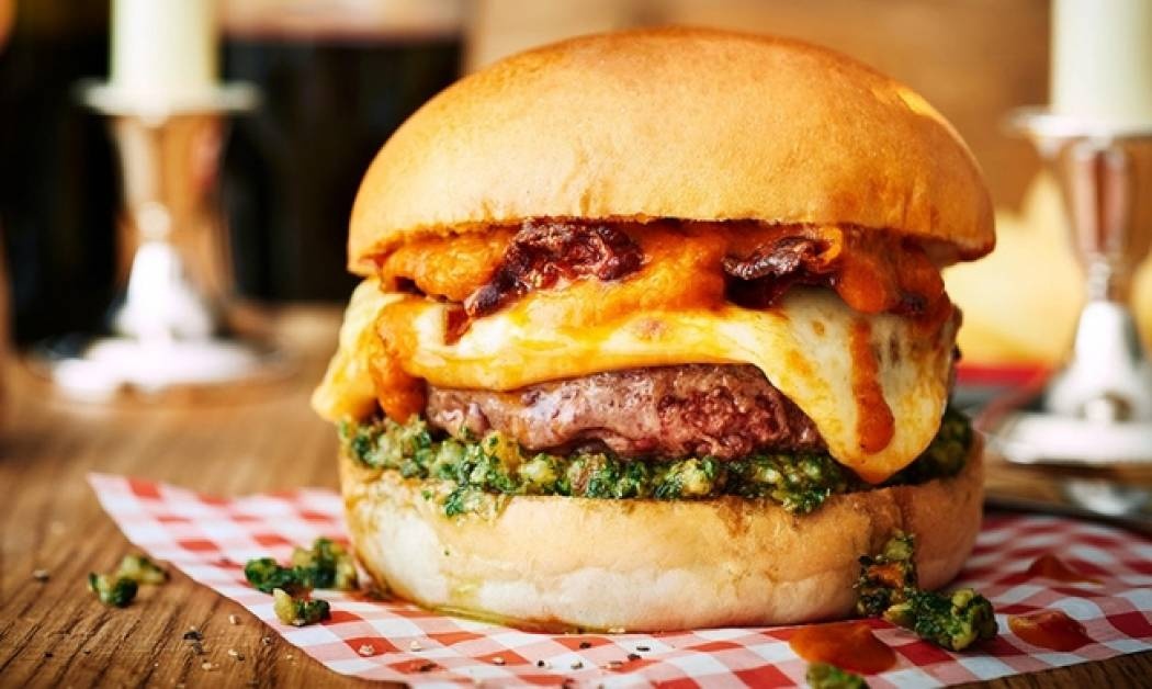 BURGER με γεύση PIZZA και δεν περιγράφω άλλο!