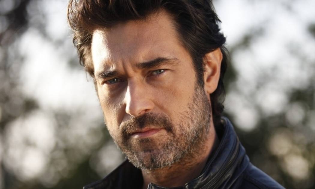 Μπουράκ Χακί: «Το να έρθω στην Ελλάδα να παίξω θέατρο ήταν το δυσκολότερο πράγμα στην καριέρα μου»