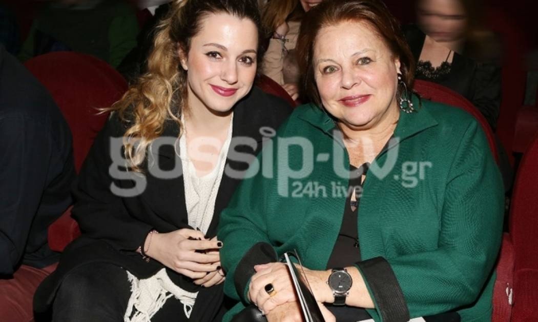 Έξοδος στο θέατρο για μητέρα και κόρη