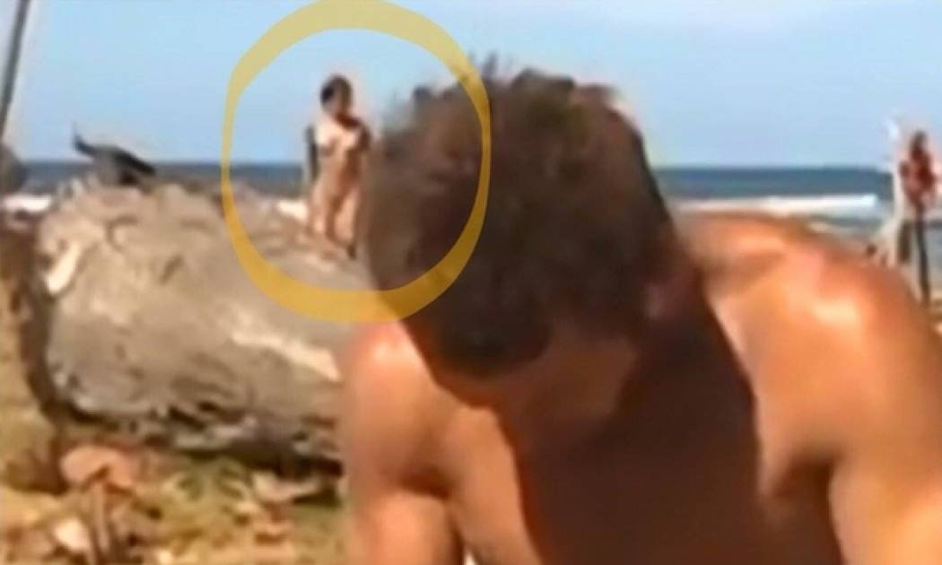 Survivor: Όλη η αλήθεια για τη «γυμνή» γυναίκα πίσω από τον Γιώργο Αγγελόπουλο (pics)
