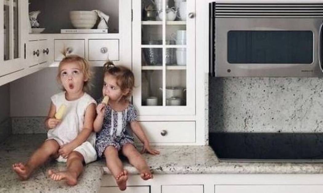 Τι να προσέχετε όταν έχετε το μωρό μαζί σας στην κουζίνα
