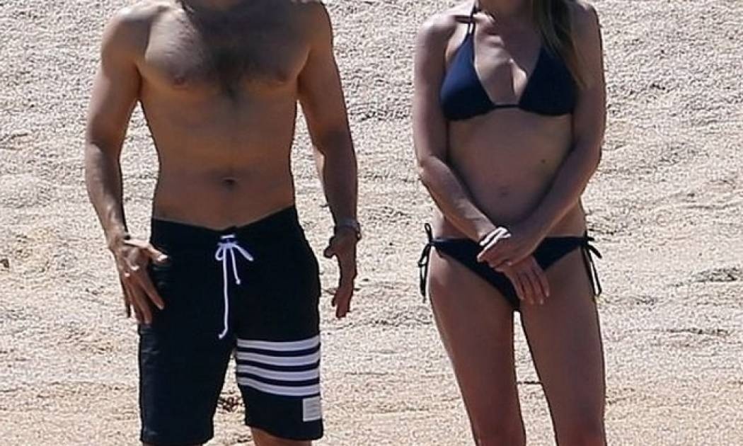 Λίγο μετά την επισημοποίηση της σχέσης τους το ζευγάρι κάνει την πρώτη του δημόσια εμφάνιση