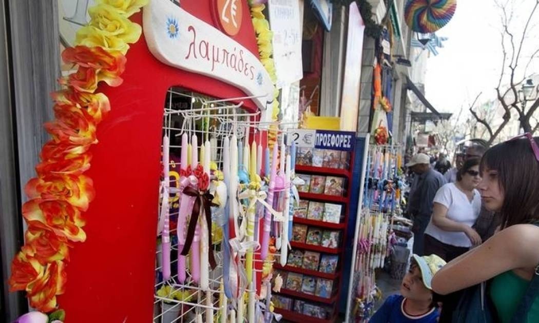 Εορταστικό ωράριο από σήμερα στα καταστήματα