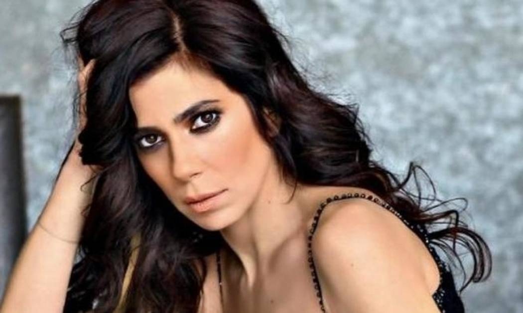 Η Μυρτώ Αλικάκη μας συστήνει τον μεγάλο της γιο