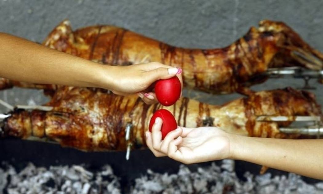 Πάσχα 2017: Πόσο μειώθηκε το κόστος του πασχαλινού τραπεζιού