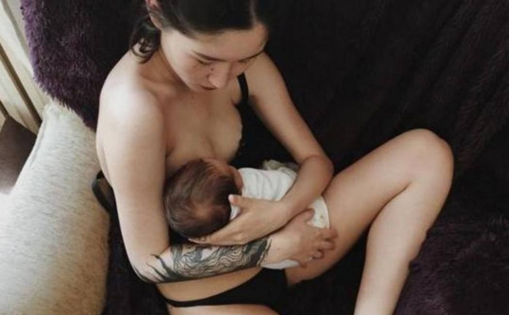 Κιργιστάν: Σάλος με τις φωτογραφίες της κόρης του προέδρου να θηλάζει τον γιο της