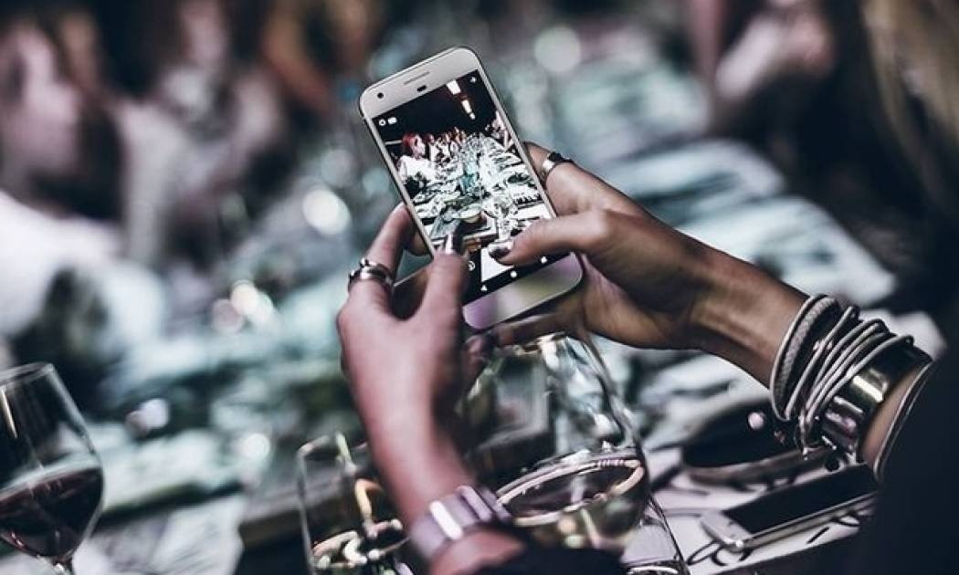 Εάν κάνεις αυτό το ένα πράγμα, θα δείχνεις πιο ελκυστική στο online dating