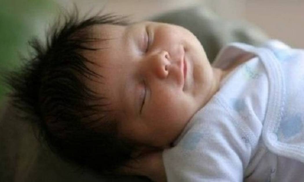 Μέθοδος Ferber: Βοηθάει ή όχι το μωρό να κοιμηθεί;