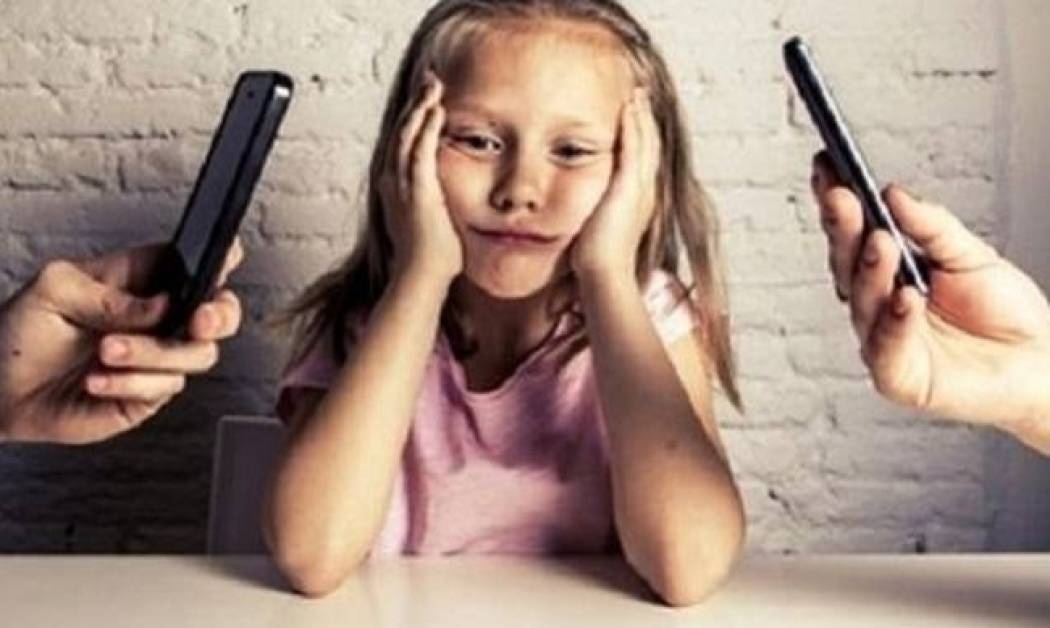 Πώς η χρήση κινητών τηλεφώνων βλάπτει την οικογενειακή ζωή