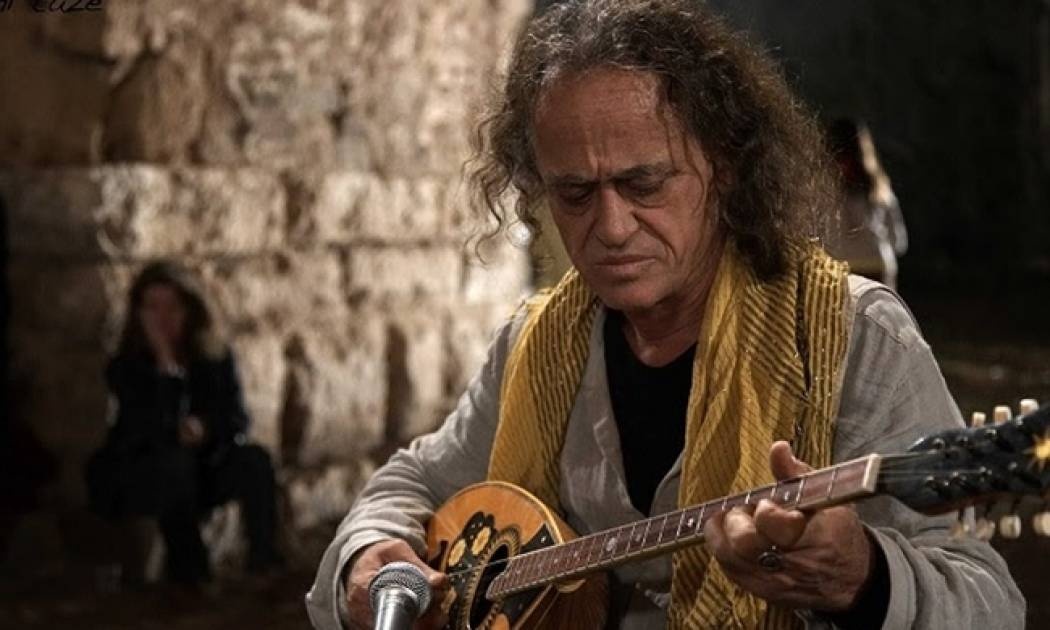 Ο Νίκος Καλογερόπουλος στο Γυάλινο Μουσικό Θέατρο – Up Stage