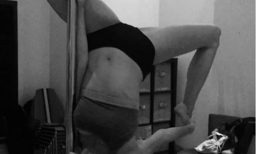 Ελληνίδα ηθοποιός κάνει pole dancing και τρελαίνει το instagram