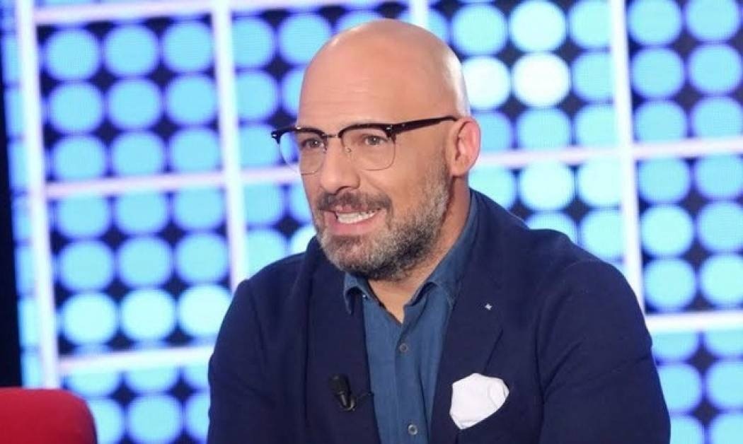 Νίκος Μουτσινάς: «Η τηλεόραση είναι στα φόρτε της αυτό τον καιρό»
