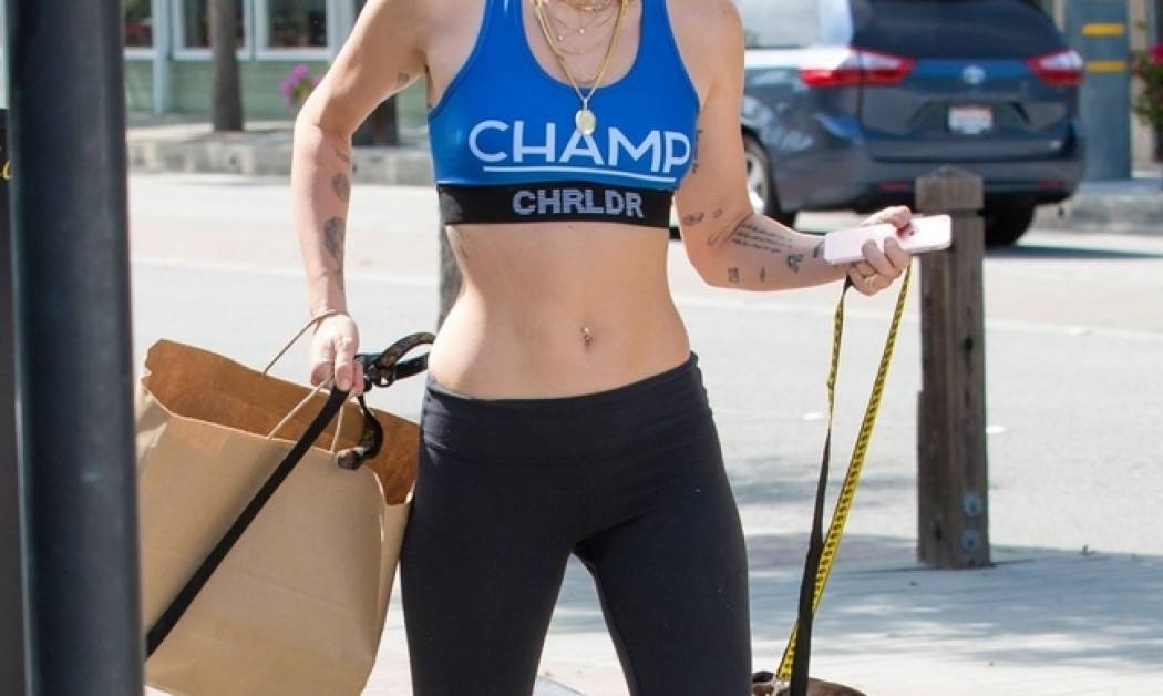 Πασίγνωστη τραγουδίστρια δηλώνει: «Δεν έχω καπνίσει χόρτο εδώ και τρεις εβδομάδες»