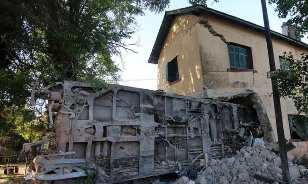 Εκτροχιασμός αμαξοστοιχίας: Έρευνες για τα αίτια της τραγωδίας με τους τρεις νεκρούς