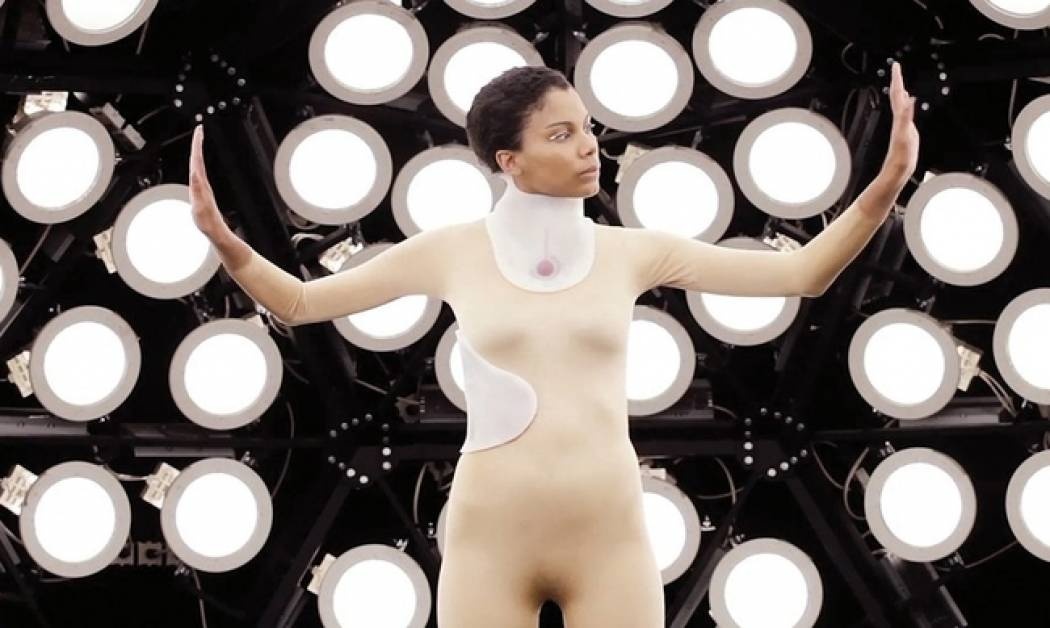 Tomorrows: Η έκθεση της Στέγης στη Διπλάρειο Σχολή