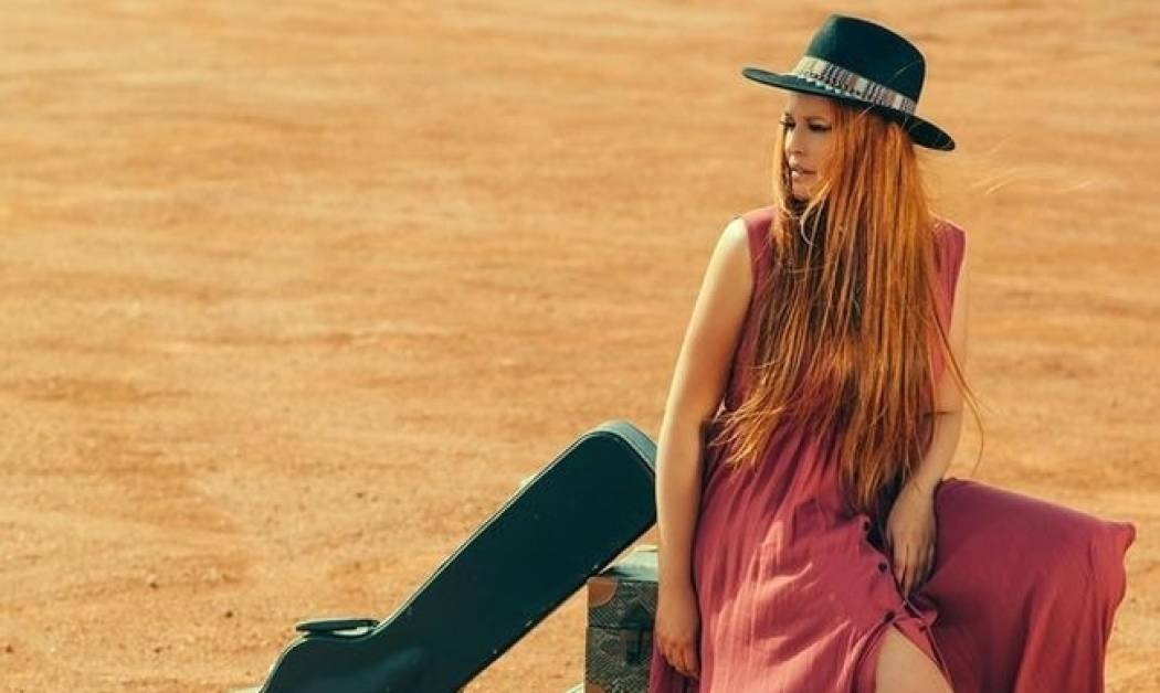 Η Σίσσυ Χρηστίδου σε απόλυτο summer mood με κοντό ολόσωμο σορτς!