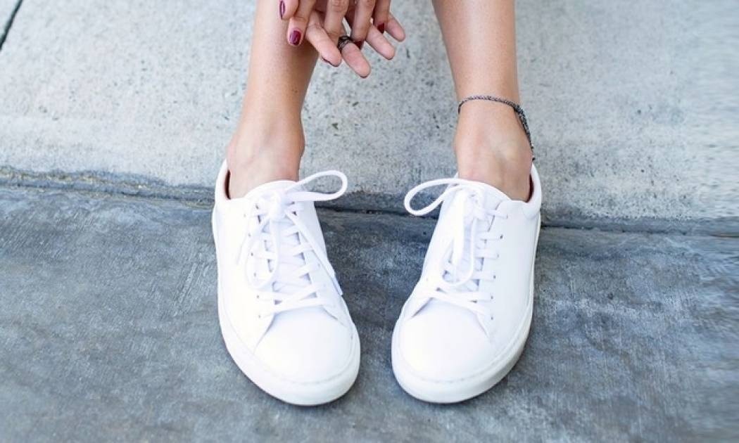 Πώς θα καθαρίσεις τα λευκά σου sneakers και θα τα κάνεις πάλι σαν καινούργια!