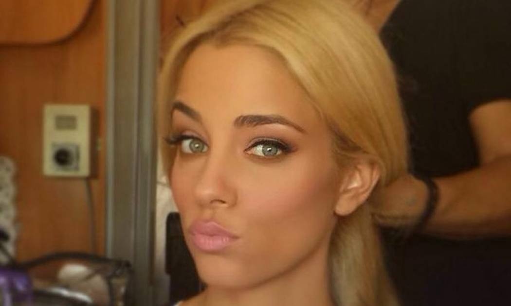 Δούκισσα Νομικού: Το επαγγελματικό μυστικό με το περίγραμμα για πιο φυσικά γεμάτα χείλη