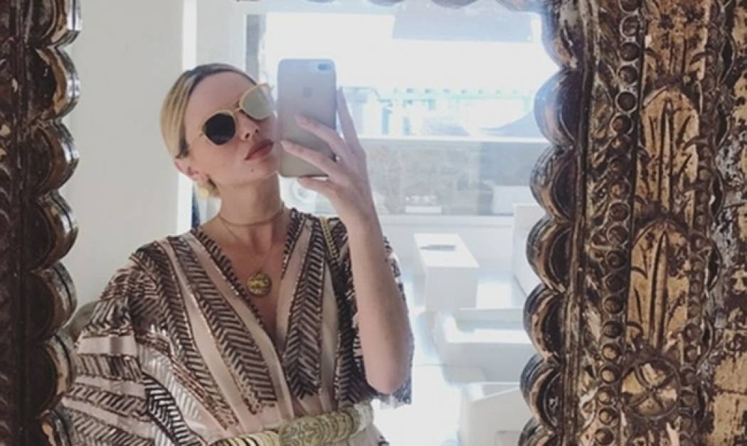 Η Έβελυν Καζαντζόγλου φόρεσε το πιο stylish φόρεμα και εμείς σου το βρήμαμε