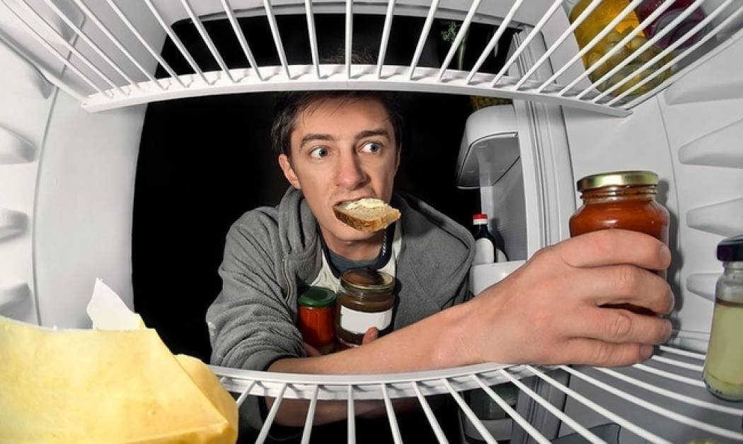 Τρώτε αργά βραδινό; Δείτε από τι κινδυνεύετε