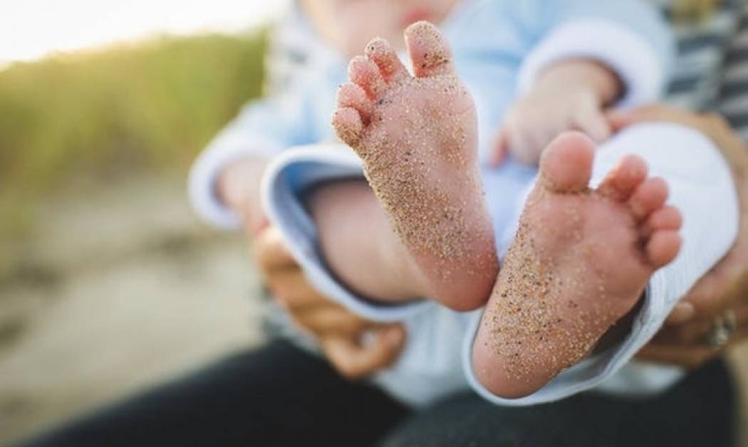 Τι θα πρέπει να πάρετε στην παραλία με το μωρό σας: Απαραίτητος εξοπλισμός