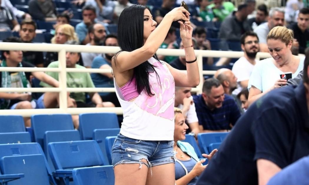 Η σεξομπόμπα κολλητή της Σπυροπούλου που τρέλανε χθες το ΟΑΚΑ!!!