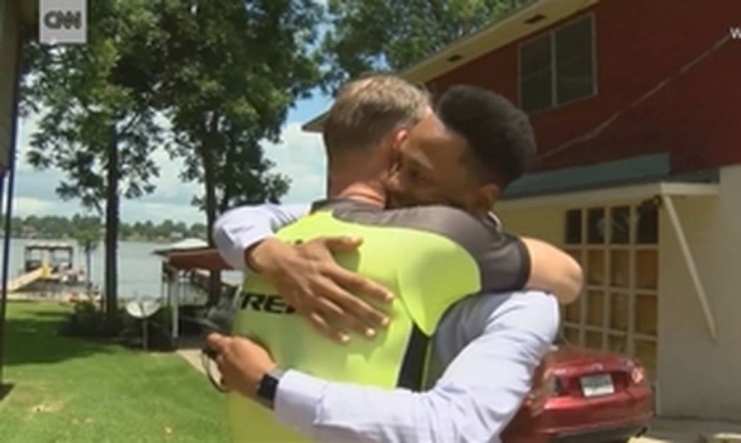 Μία ιστορία απώλειας και θάρρους: Ένας πατέρας ακούει την καρδιά της νεκρής κόρης του