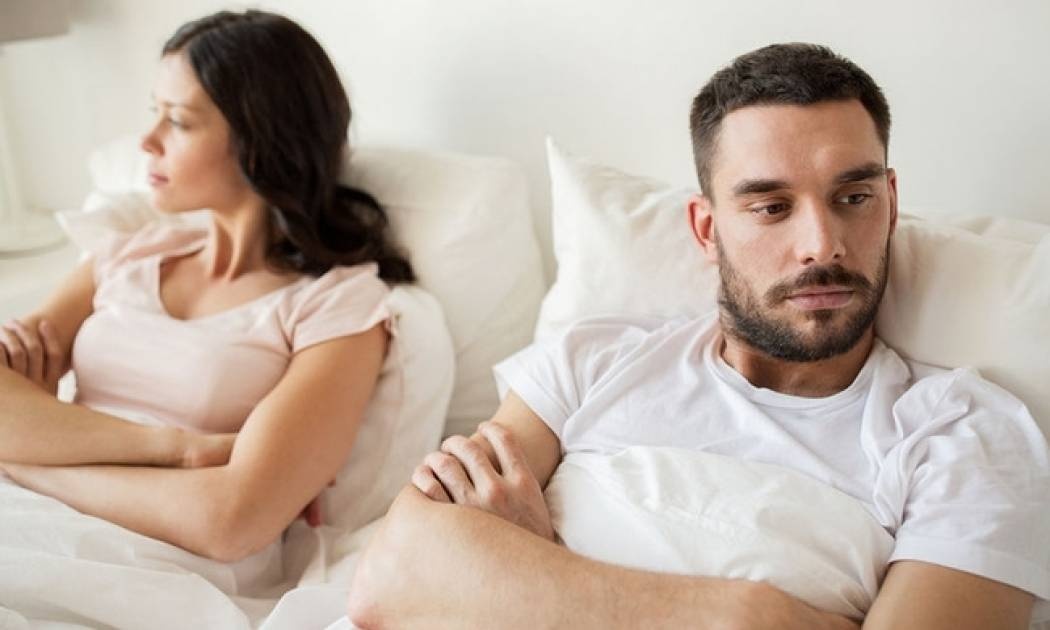 Πέσατε για ύπνο τσακωμένοι με τον/τη σύντροφό σας; Οι σοβαροί κίνδυνοι για την υγεία σας!