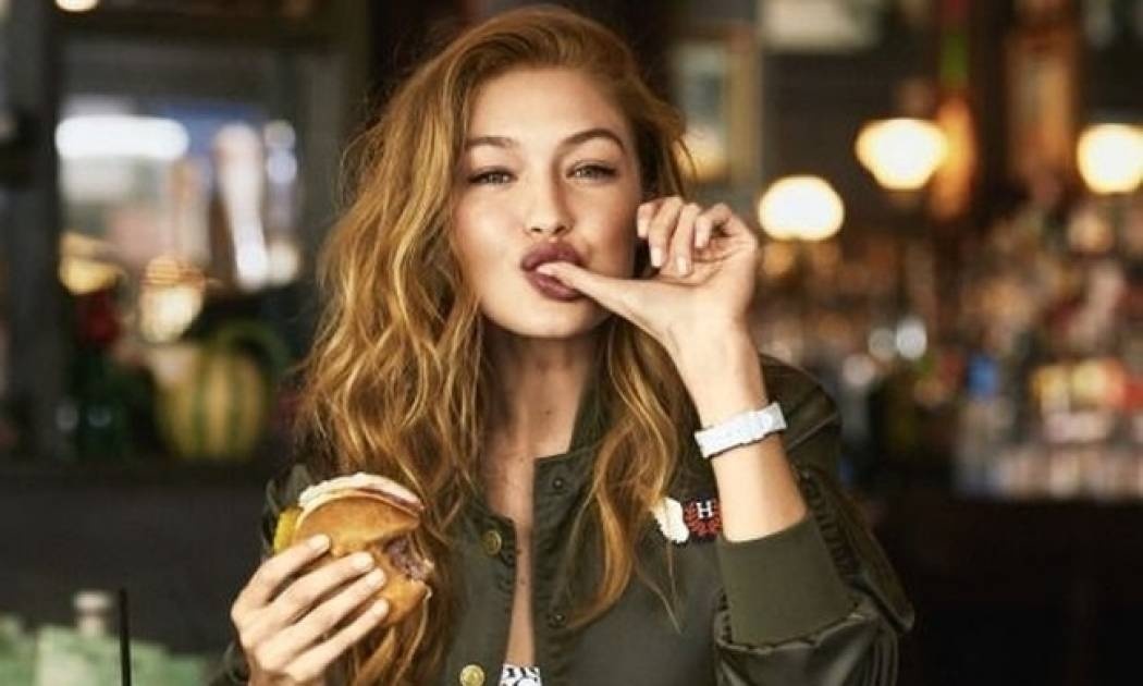 Oι άντρες τρελάθηκαν: 5 αηδιαστικά πράγματα που κάνουμε και τους...ερεθίζουν