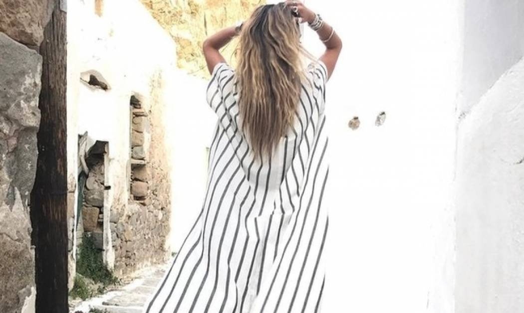 Γιατί η Αθηνά Οικονομάκου έχει ξετρελαθεί με αυτή την πουκαμίσα;