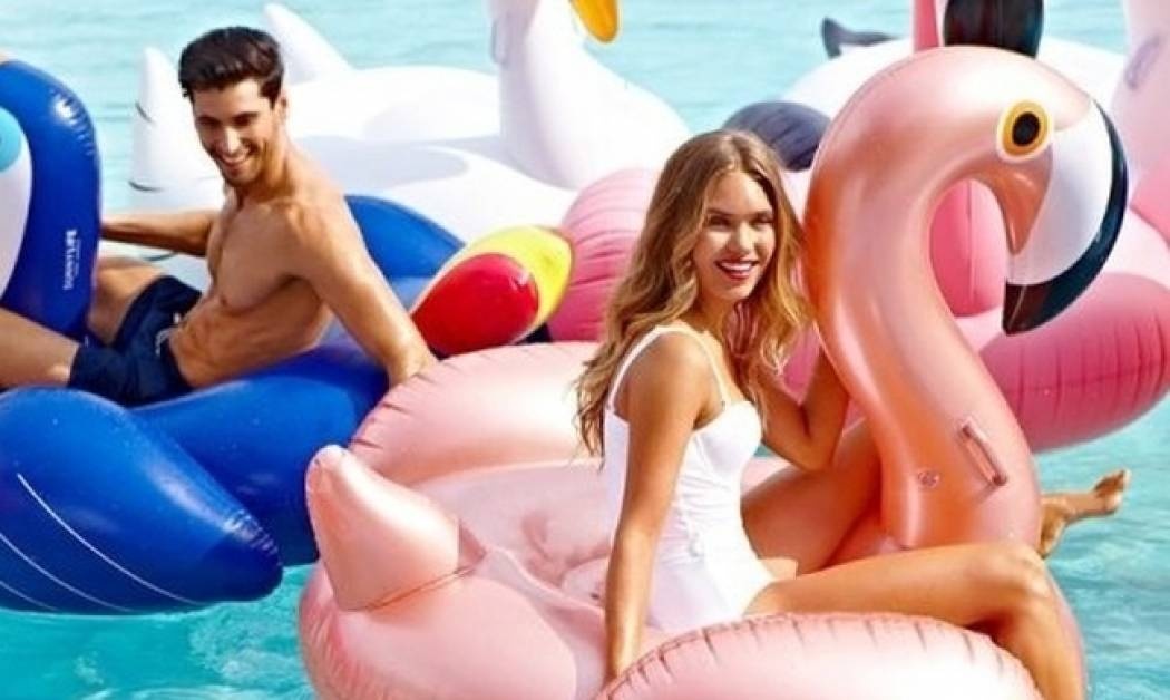 Shop Now: Εσύ έχεις φουσκωτό φλαμίνγκο;