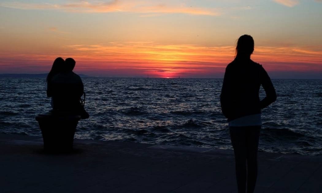 Σε ποια ηλικία απατούν συχνότερα άντρες και γυναίκες