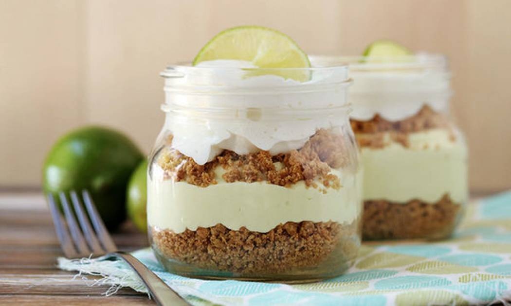 Δροσερό γλυκό με λάιμ να το φας στο ποτήρι