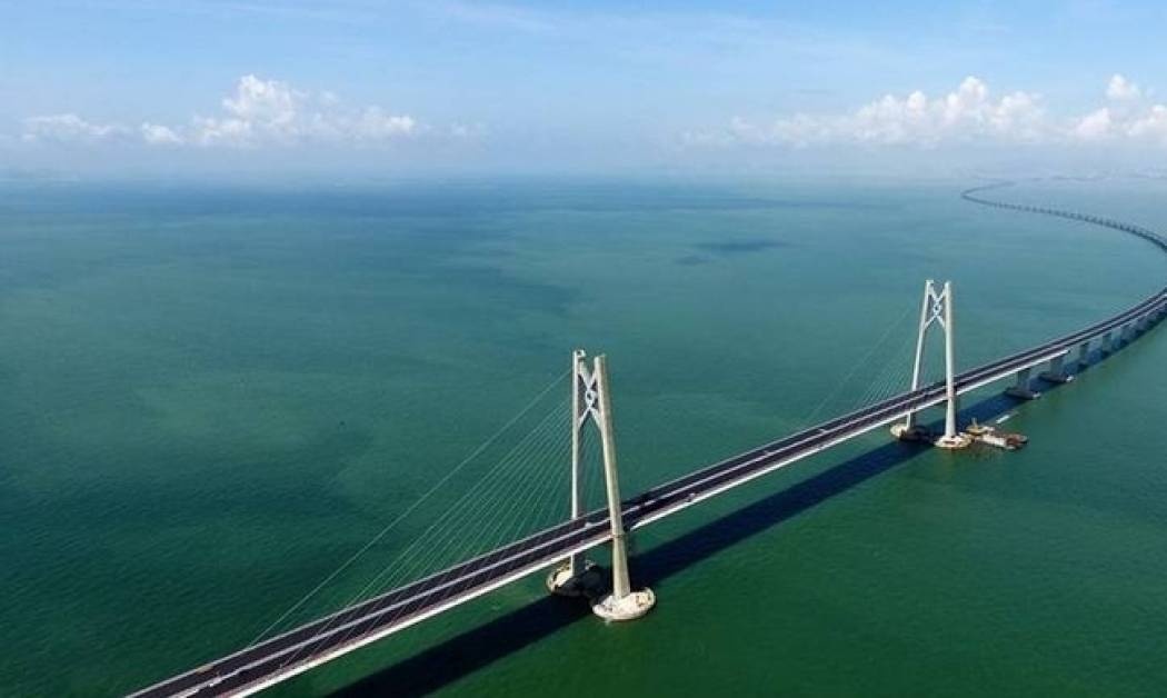 Έτοιμη η μεγαλύτερη θαλάσσια γέφυρα στον κόσμο (pics&vid)