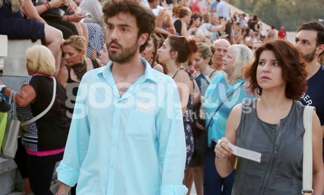 Δημήτρης Κουρούμπαλης: Σπάνια δημόσια εμφάνιση με τη σύντροφο του
