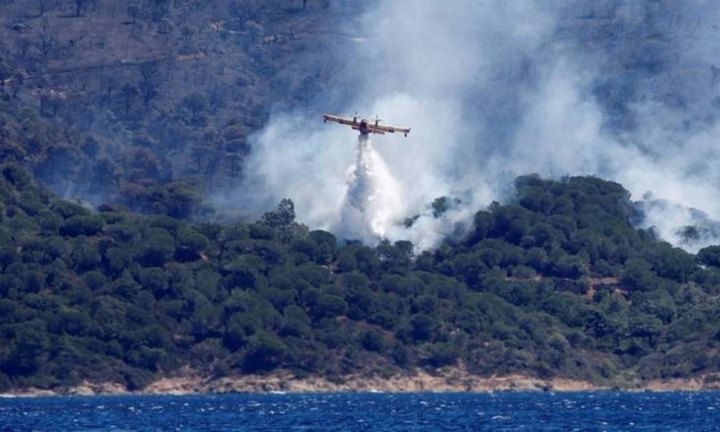 Εκτός ελέγχου η πύρινη λαίλαπα στη νότια Γαλλία (pics)