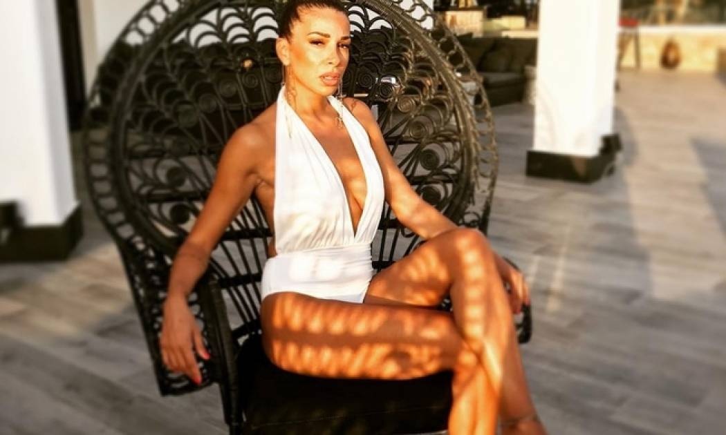 Η χωρισμένη Ελένη Χατζίδου ποζάρει πιο… προκλητικά από ποτέ!