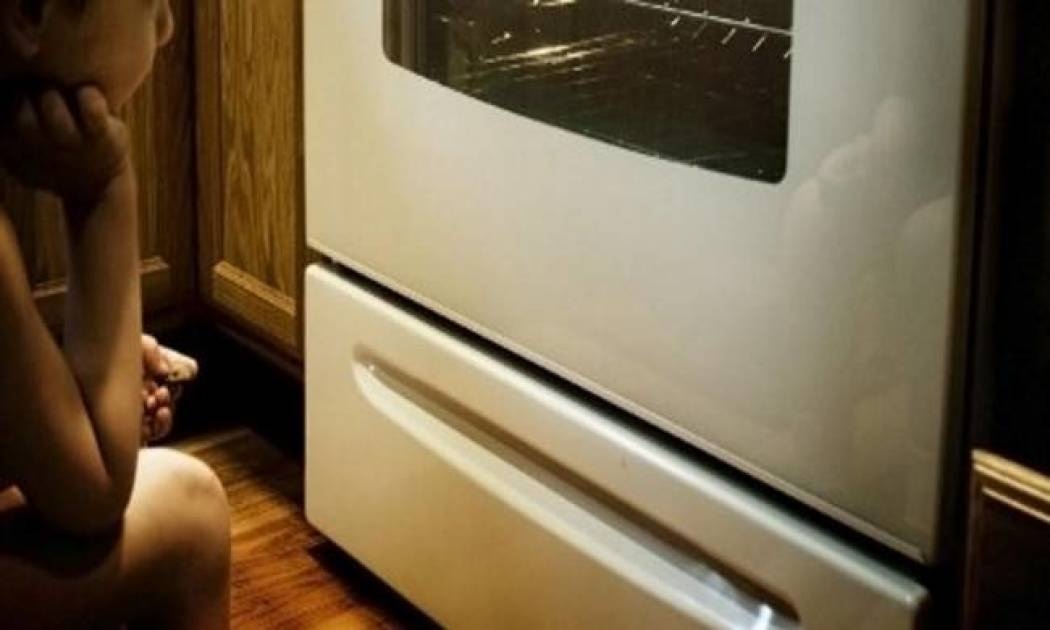 Απίστευτο! Δείτε σε τι χρησιμεύει το συρτάρι κάτω από το φούρνο – Θα εκπλαγείτε από την απάντηση!