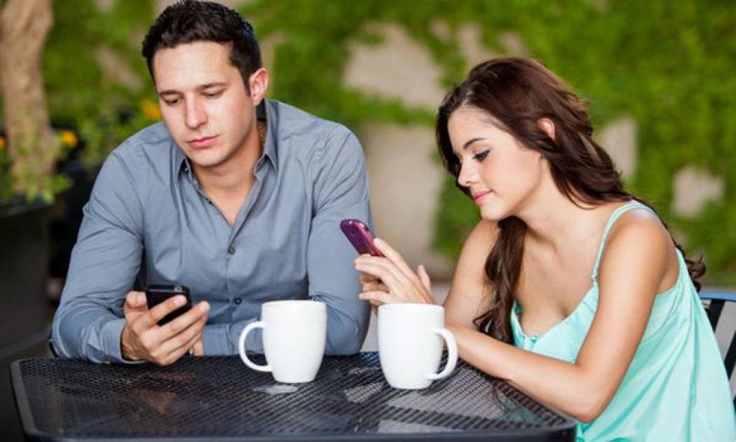 Παντρεμένοι με παιδιά: 7 μυστικά για να μη «βαλτώσει» ο γάμος σας