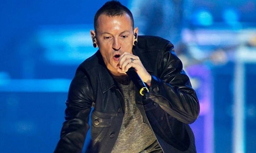 Συντετριμμένη η σύζυγος του Chester Bennington: «Πώς θα μαζέψω την κομματιασμένη ψυχή μου;»