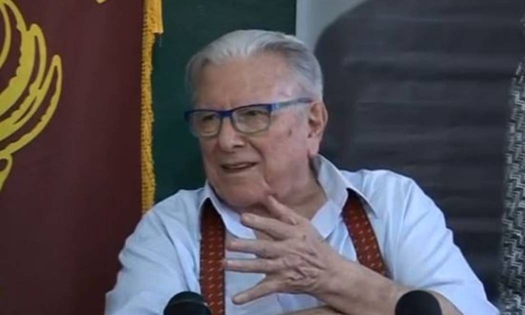 Τα χώνει ο Κώστας Βουτσάς on camera: «Τι κυρία; Μια μ@λ@κ@@μ@νη είναι! Συγγνώμη για το μια»