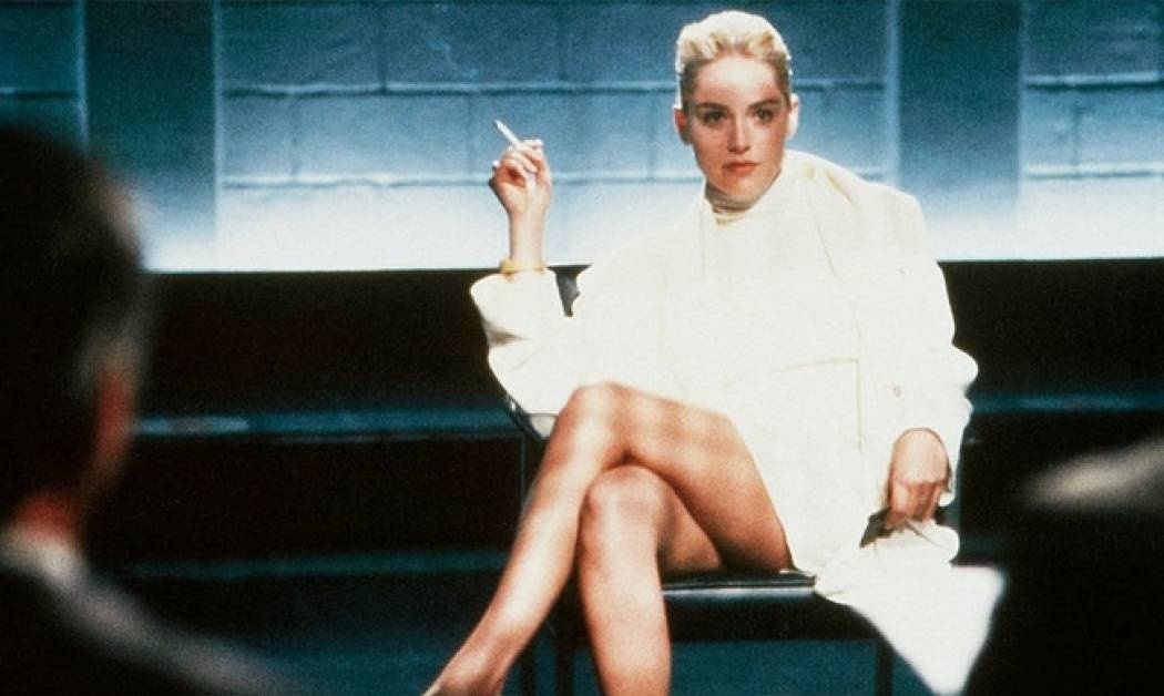 Η Σάρον Στόουν ανεβάζει κομμένες σκηνές από το «Βασικό Ένστικτο» και ρίχνει το Ίντερνετ