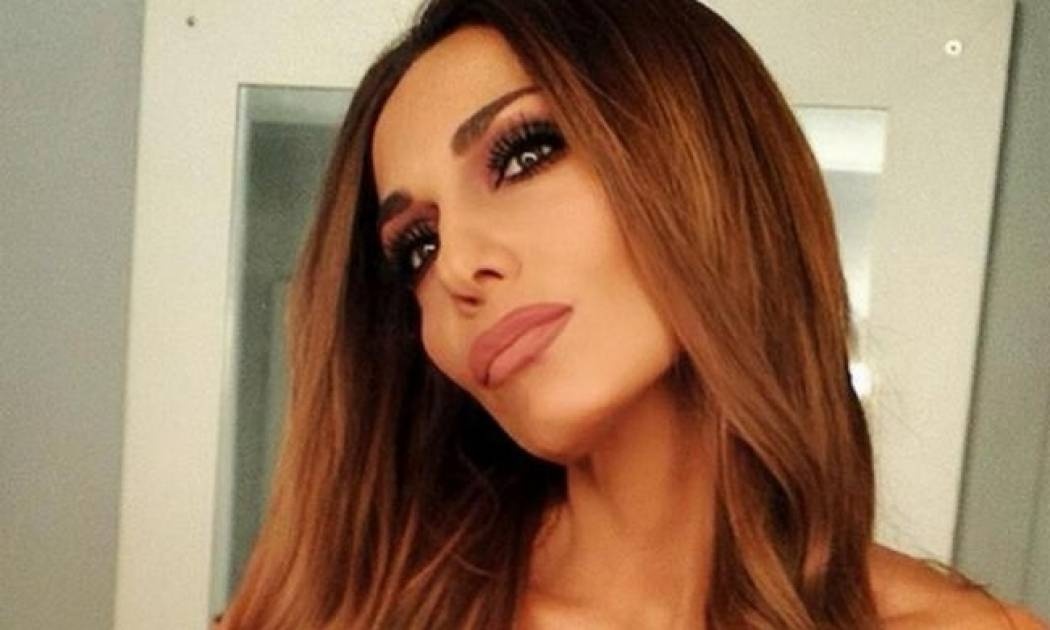 H Δέσποινα Βανδή φτιάχνει με τη θεία της κλασσικούς λουκουμάδες