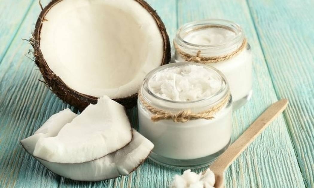 Λάδι καρύδας: 9 πρακτικοί τρόποι να το χρησιμοποιήσεις τώρα το Καλοκαίρι