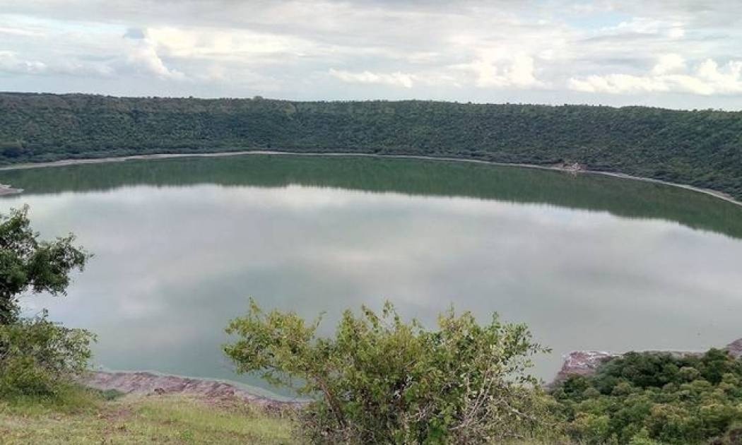 Η απόκοσμη λίμνη-κρατήρας που χρησιμοποιείται για τη μελέτη της Σελήνης και του Άρη (pic)