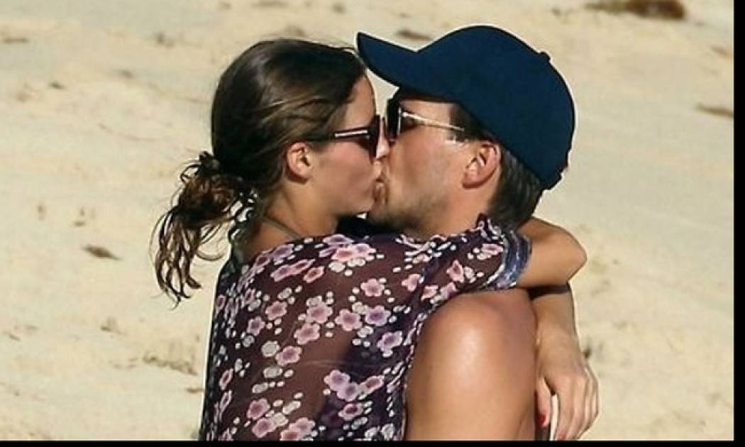 Η ώρα της αλήθεια: 8 άκρως γελοία πράγματα που όλες κάνουμε για να τραβήξουμε την προσοχή των αντρών