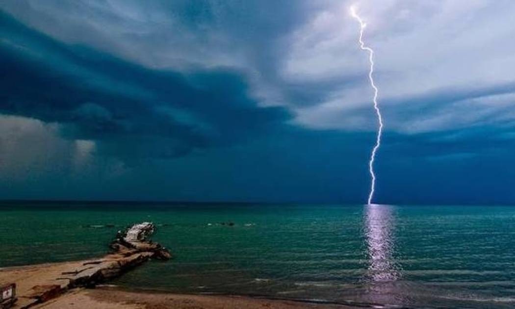 ΕΚΤΑΚΤΟ δελτίο επιδείνωσης καιρού: Προσοχή! Σε αυτές τις περιοχές θα χτυπήσουν ισχυρά φαινόμενα