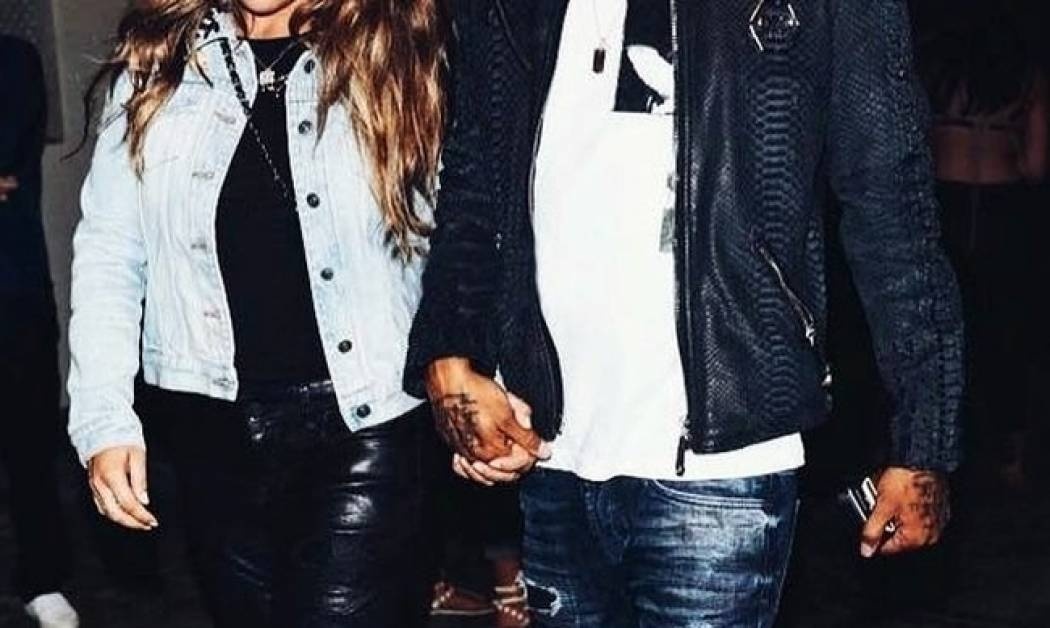 Ούτε δύο μήνες μαζί και το ζευγάρι είναι ήδη έτοιμο για γάμο;